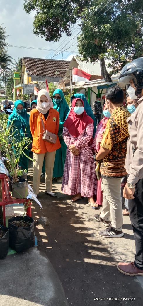 Peringati Kemerdekaan Indonesia ke-76 PKK Desa Talok Gandeng STIKes Kepanjen Adakan lomba TOGA dan Lingkungan Sehat (3)